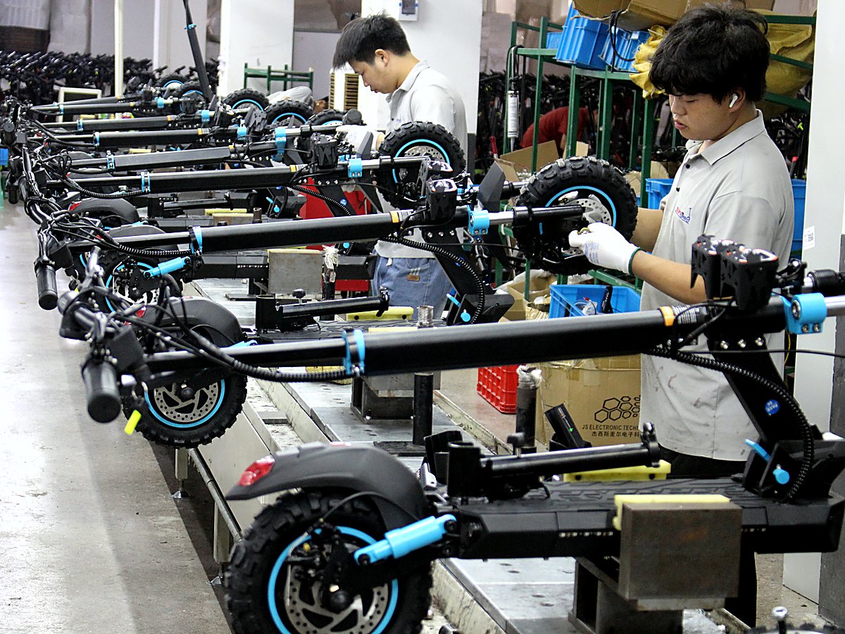 Electric scooter quality inspection and delivery preparation